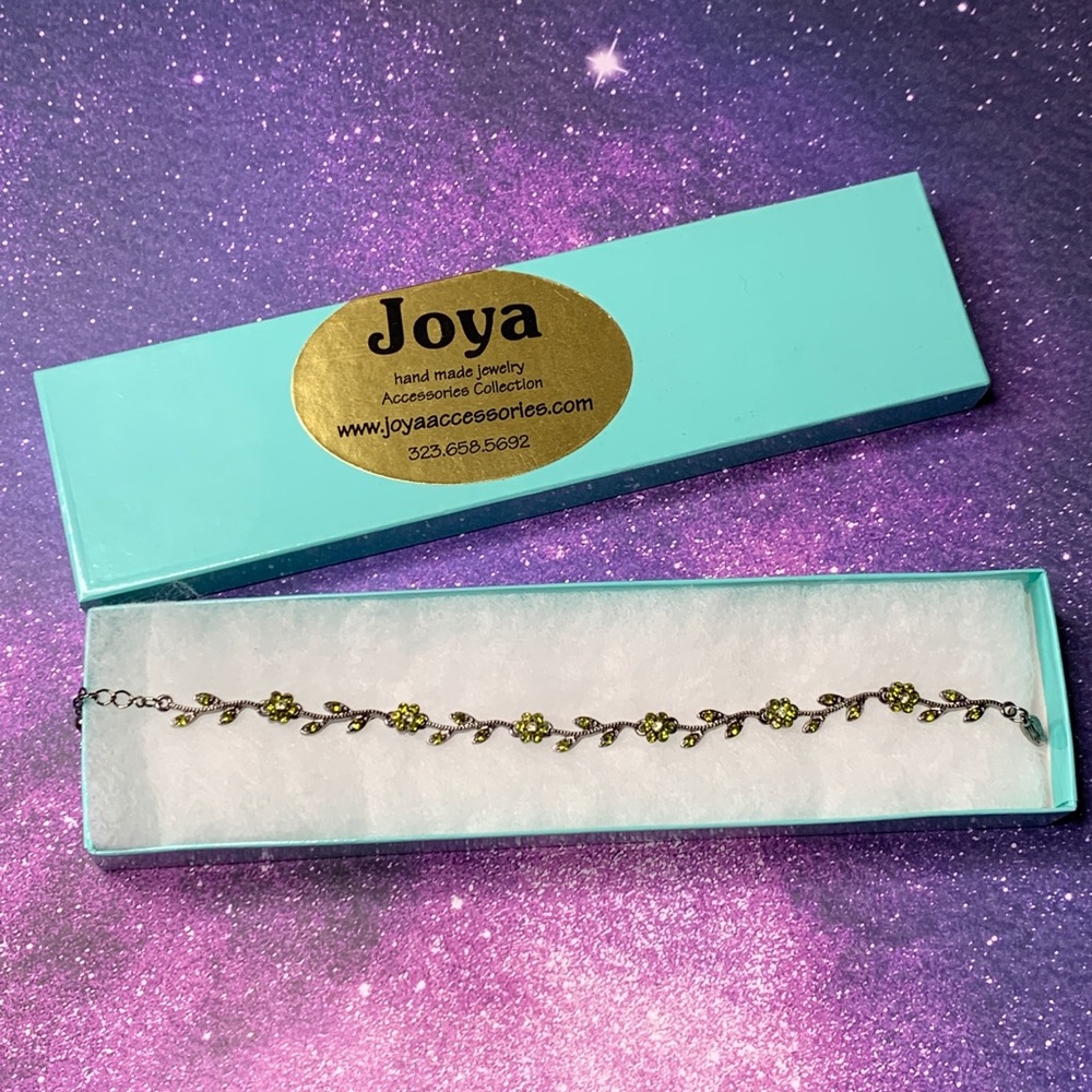 Joya Green Flower Clasp Bracelet 9.75 inches